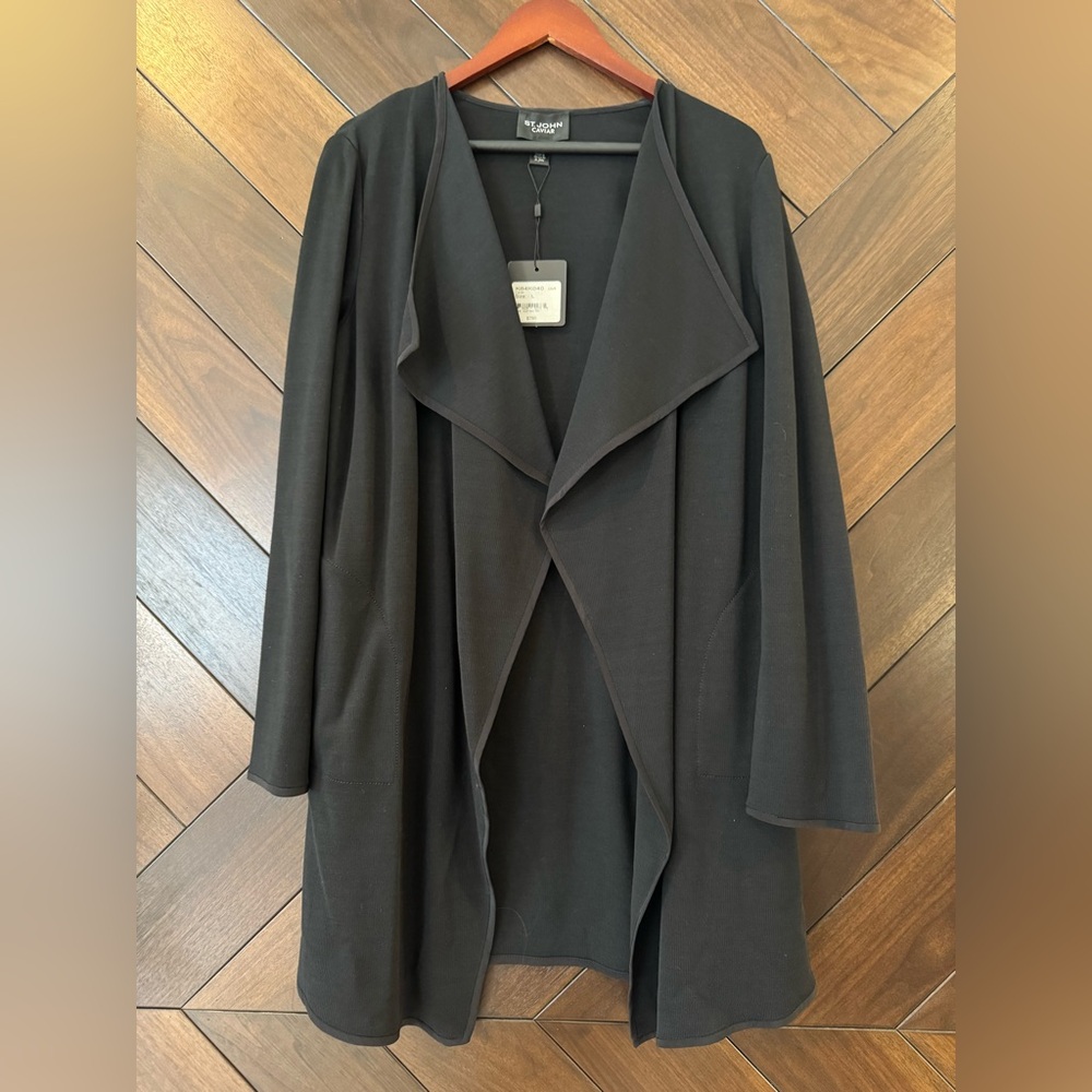 St John knit sweater /coat
Black with pockets
Size Large